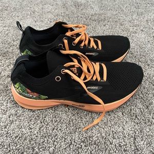Brooks Levitate 3 Limited Edition size 8.5